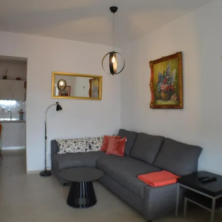 Daire Two Bedroom Romeo With Hot Tub And Sea View