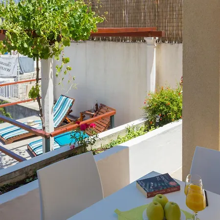 Two Bedroom Romeo With Hot Tub And Sea View