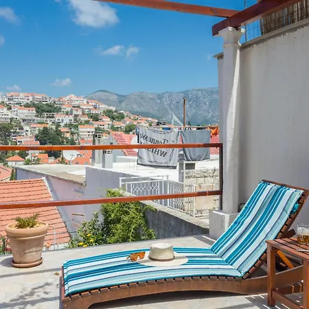 Two Bedroom Romeo With Hot Tub And Sea View *