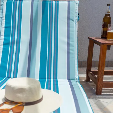 Two Bedroom Romeo With Hot Tub And Sea View Daire *