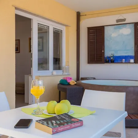 Two Bedroom Romeo With Hot Tub And Sea View Апартаменты Дубровник